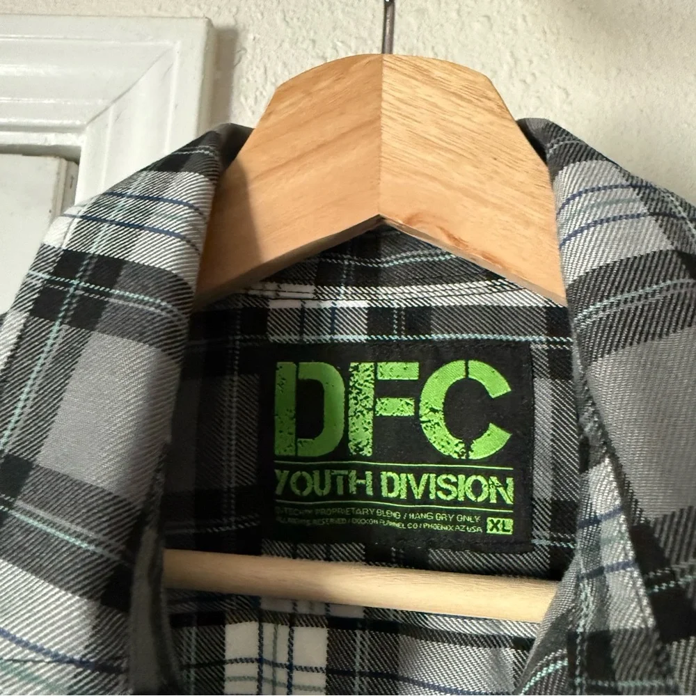 DIXXON grey white boys youth plaid long sleeve button up‎ shirt